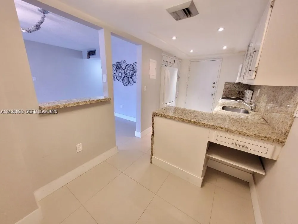 18011 Biscayne Boulevard #702