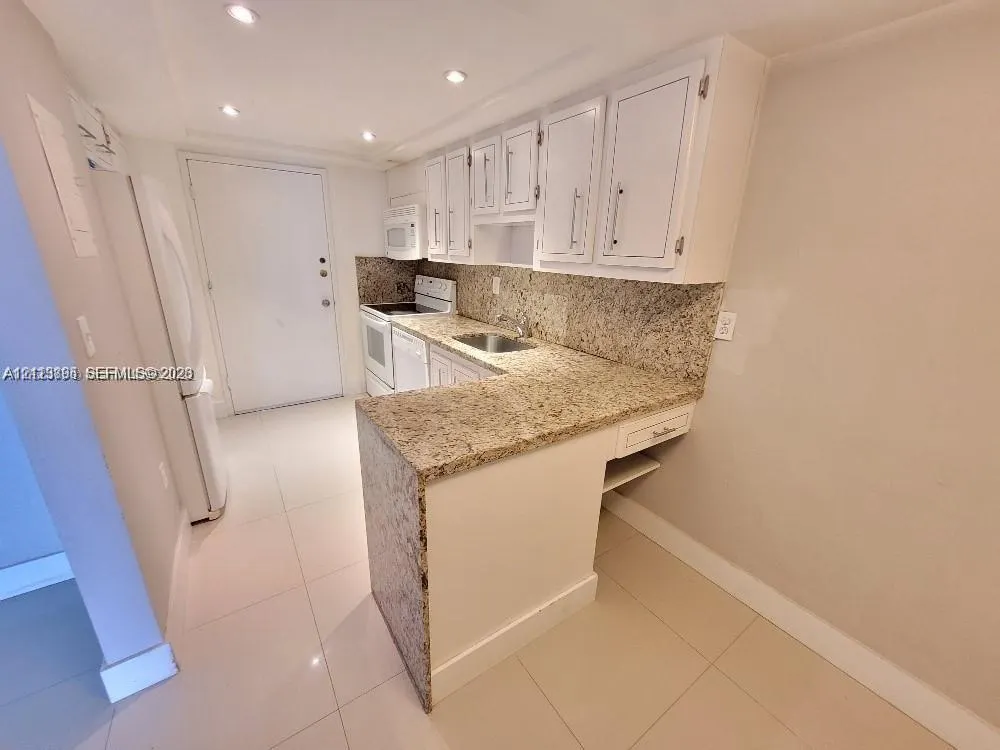18011 Biscayne Boulevard #702