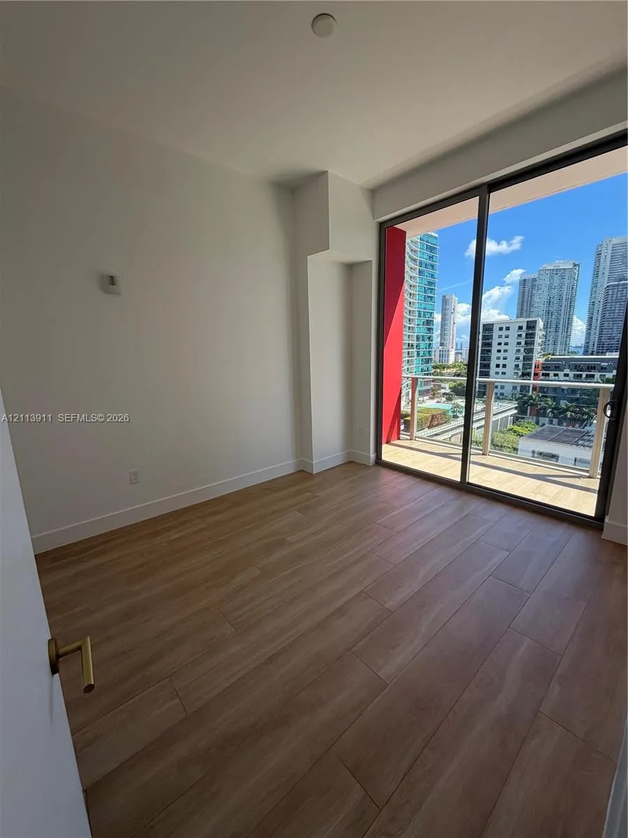 90 NE 32st #1111