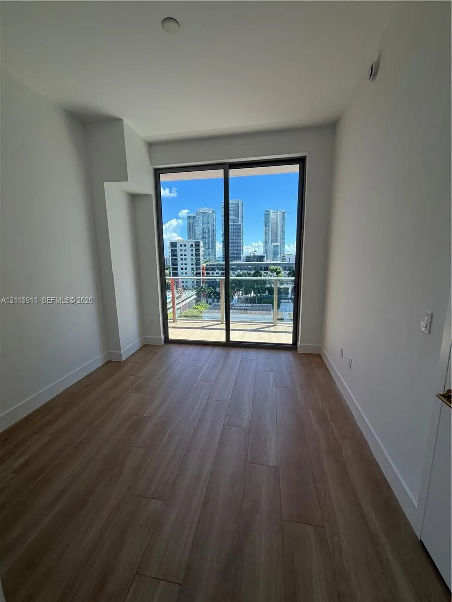 90 NE 32st #1111