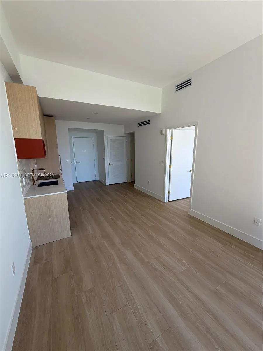 90 NE 32st #1111