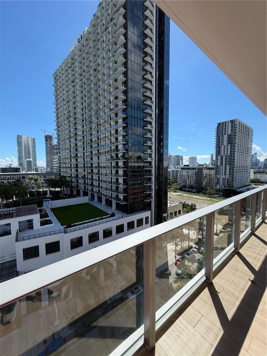 90 NE 32st #1111