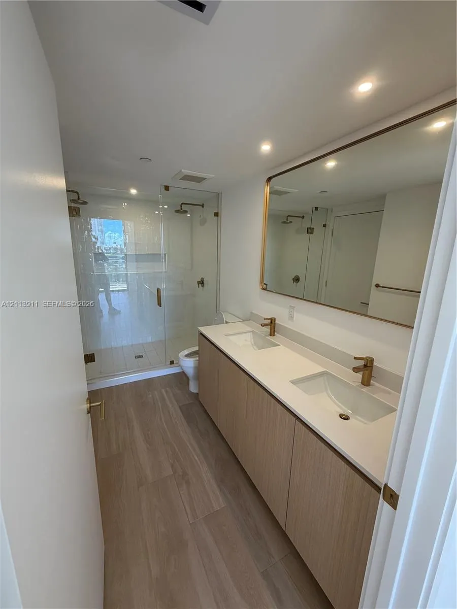 90 NE 32st #1111