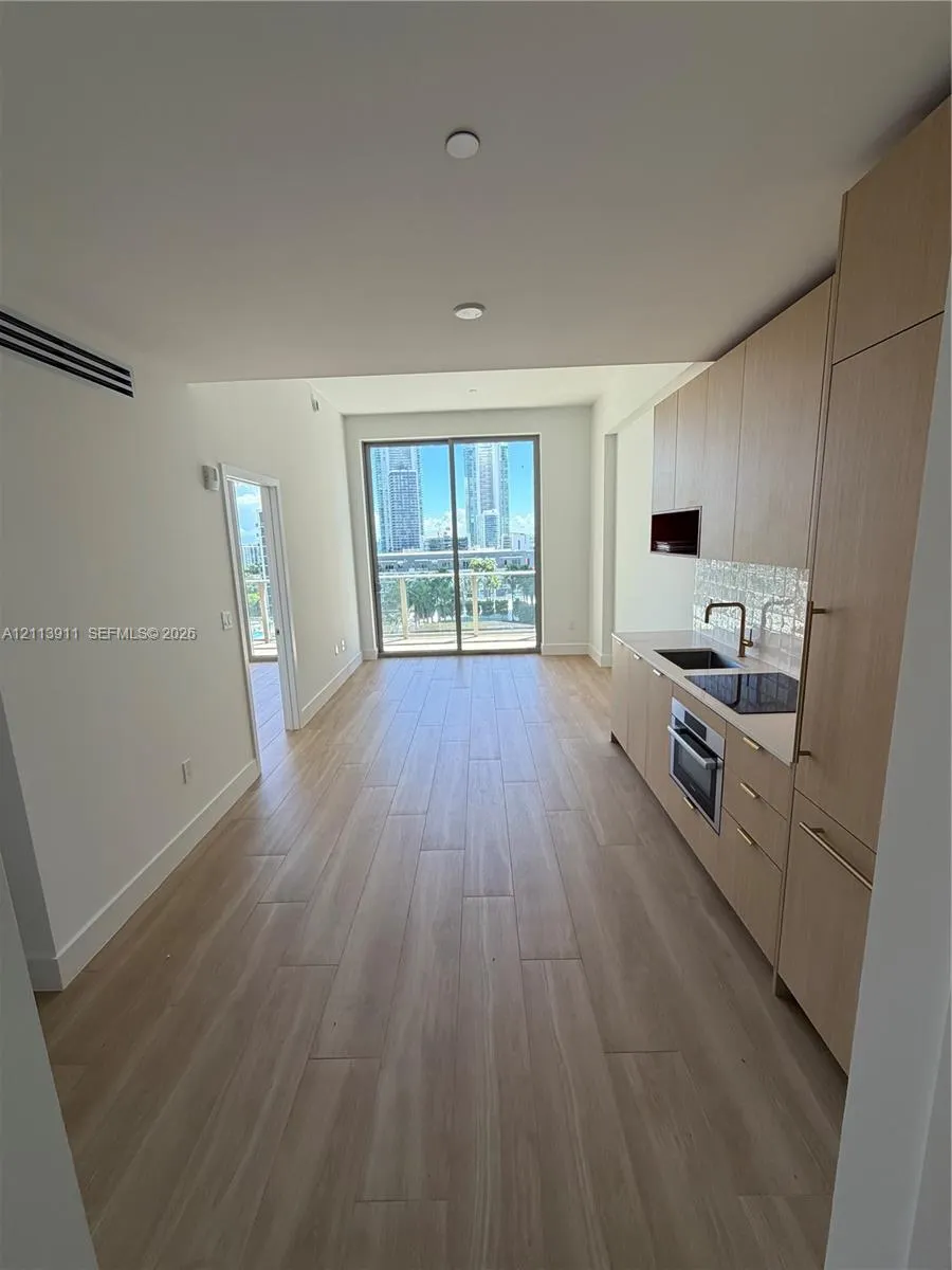 90 NE 32st #1111
