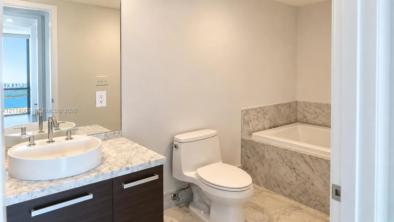 244 Biscayne Boulevard #1404