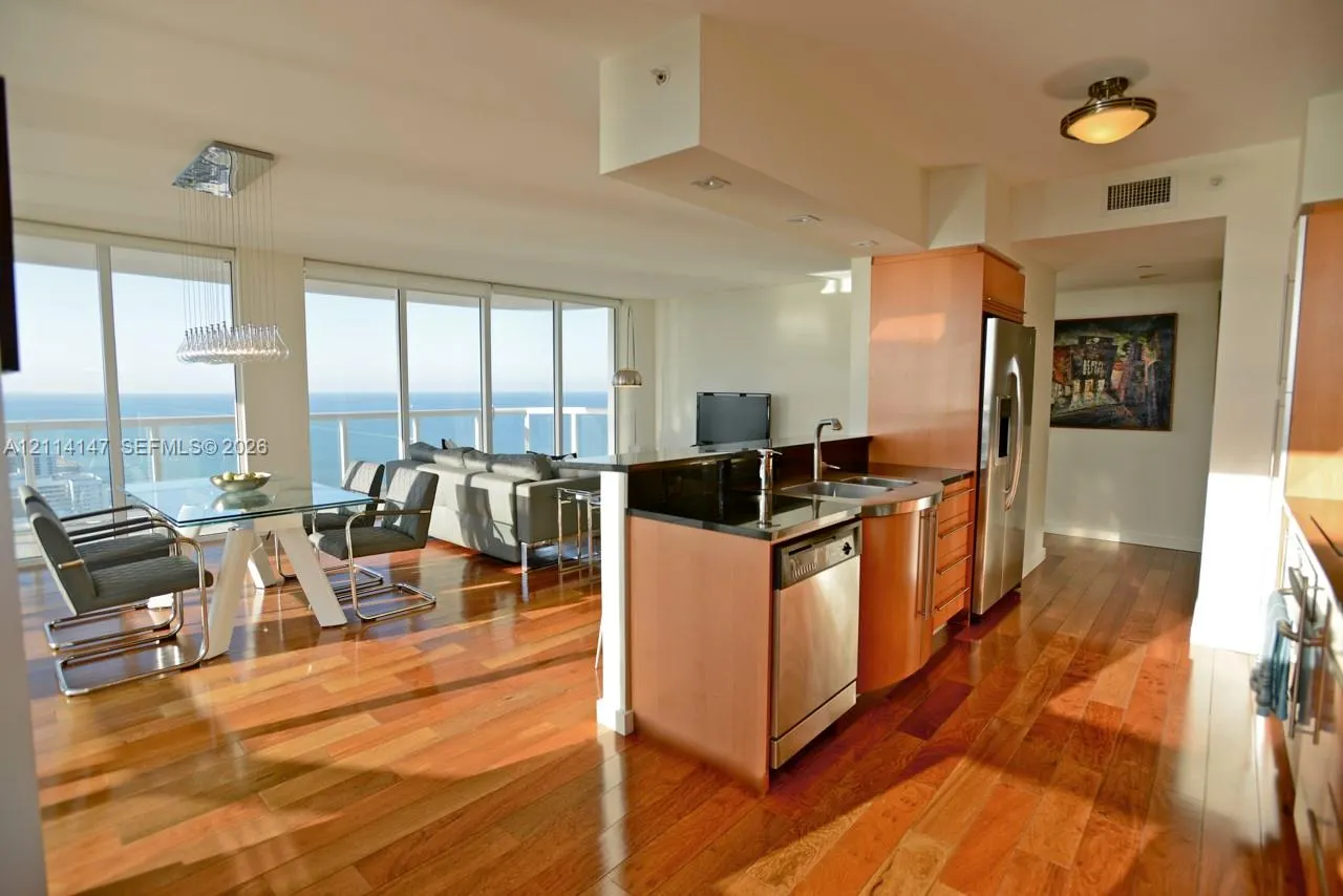 6365 Collins Avenue #3908
