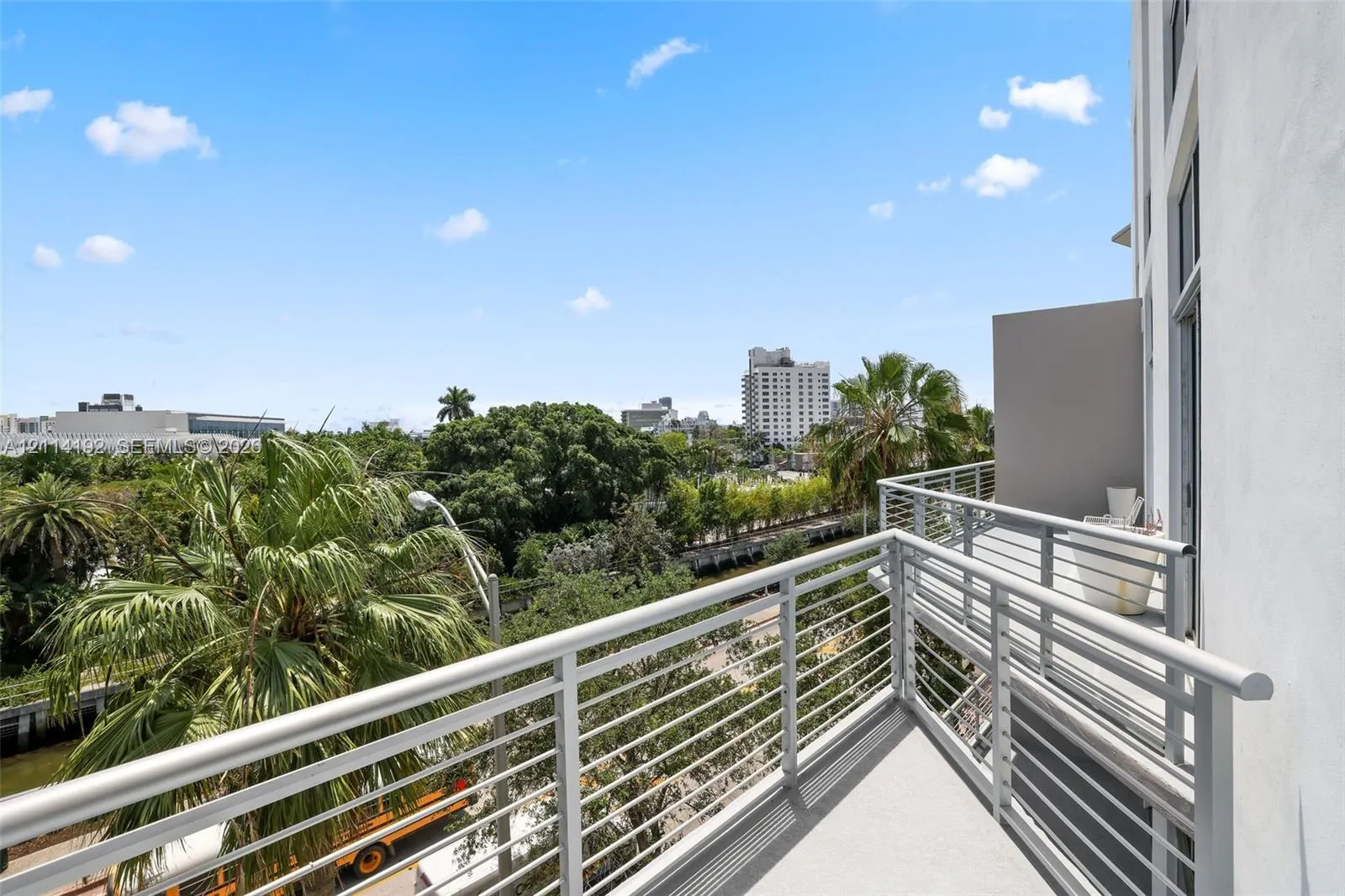 2001 Meridian Avenue #506