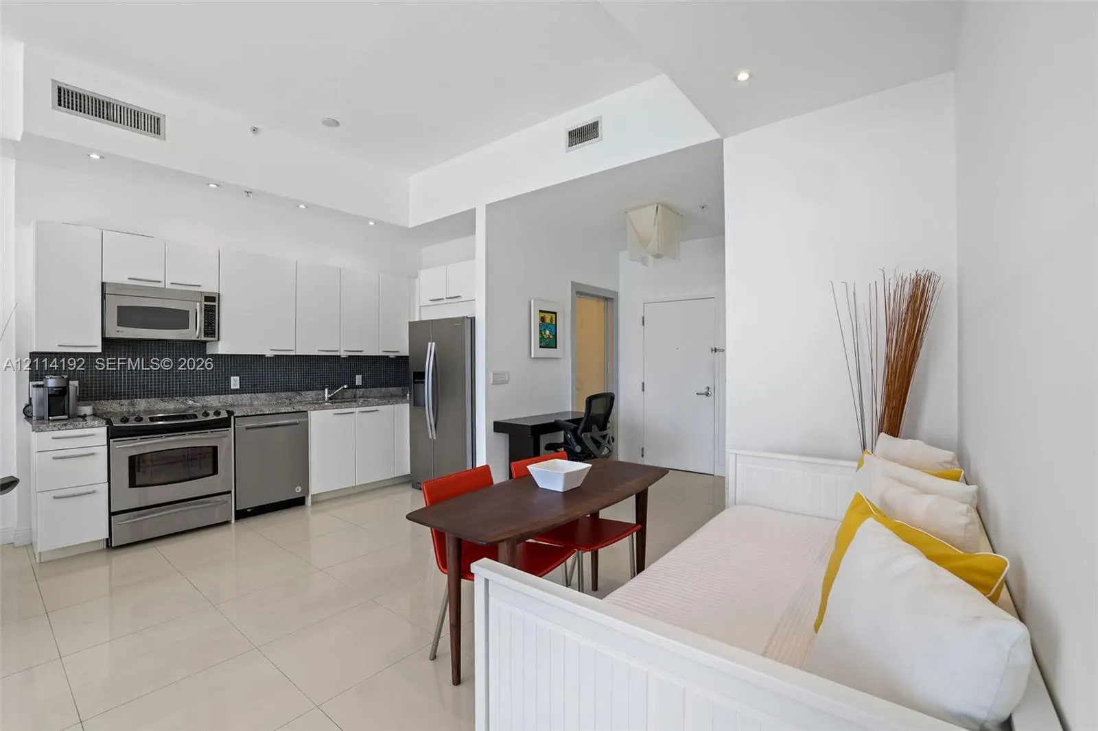 2001 Meridian Avenue #506