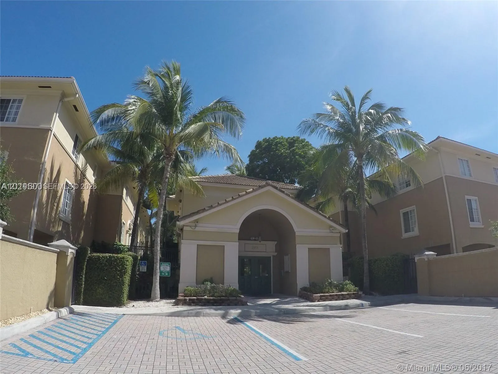 2821 NE 185th Street #401