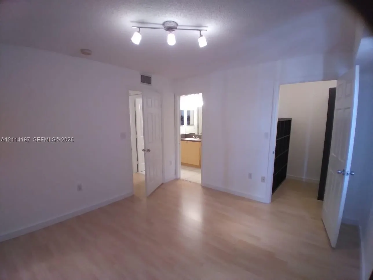 2821 NE 185th Street #401