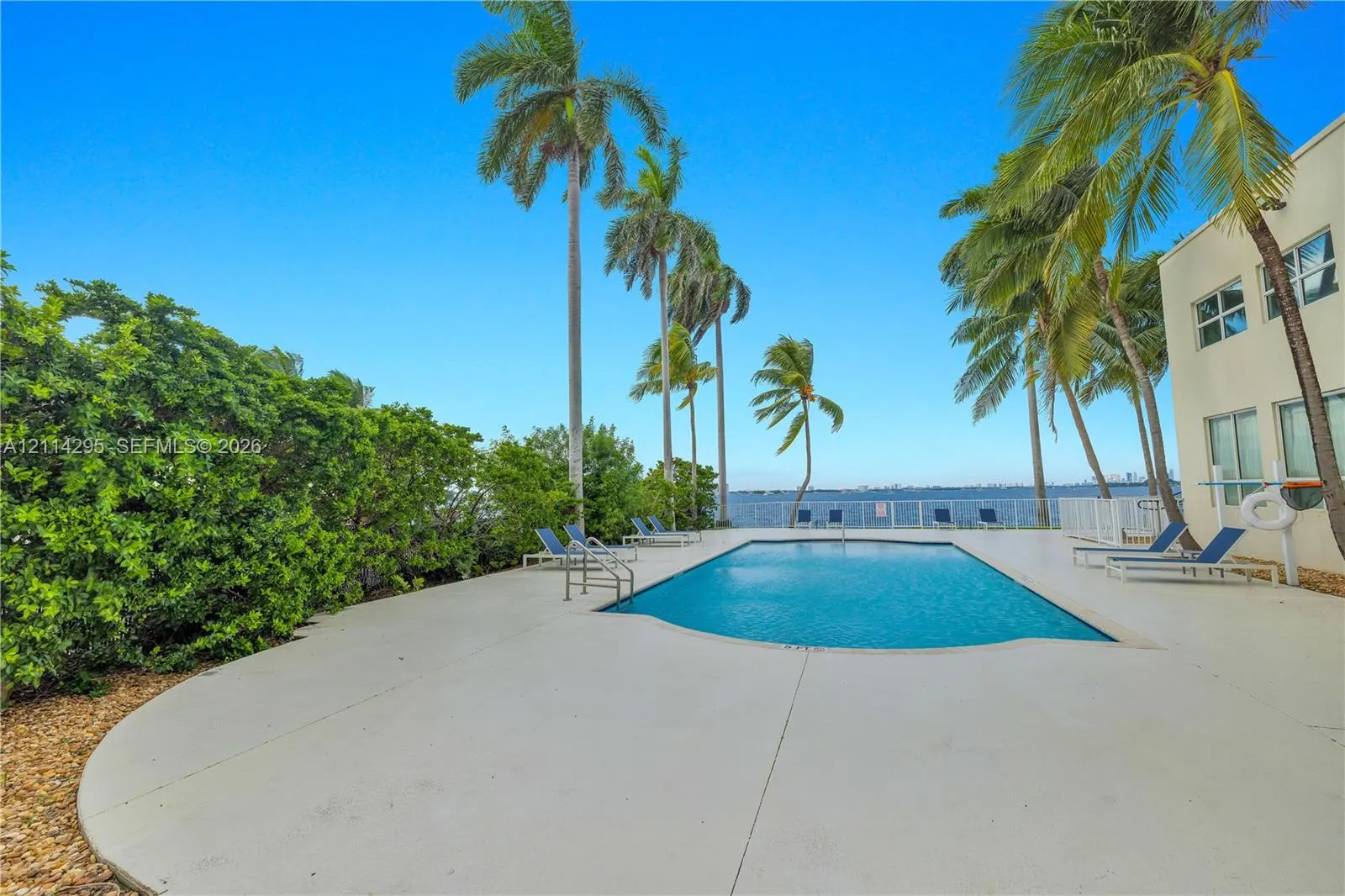 1625 Kennedy Causeway #1204B