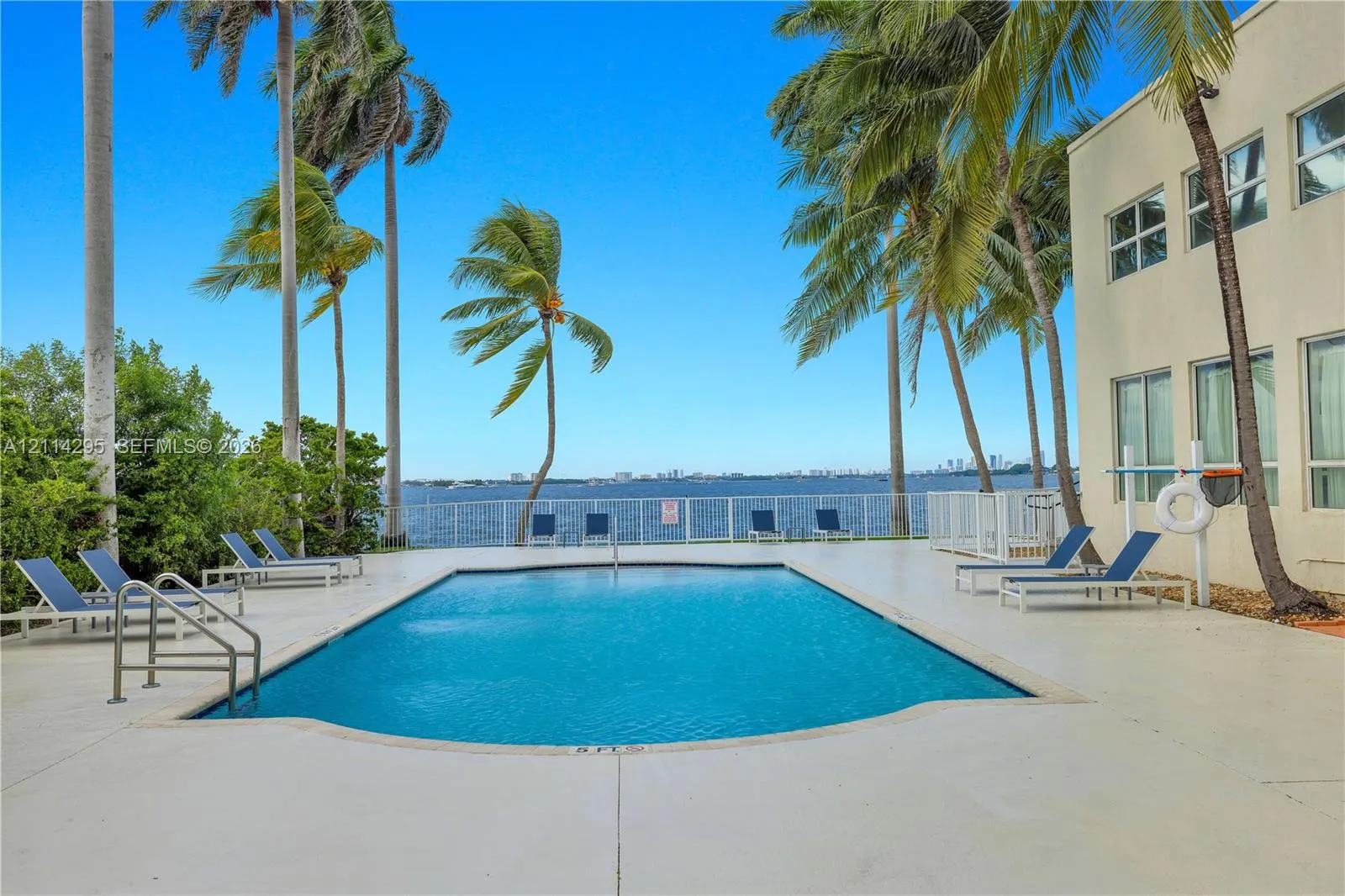 1625 Kennedy Causeway #1204B