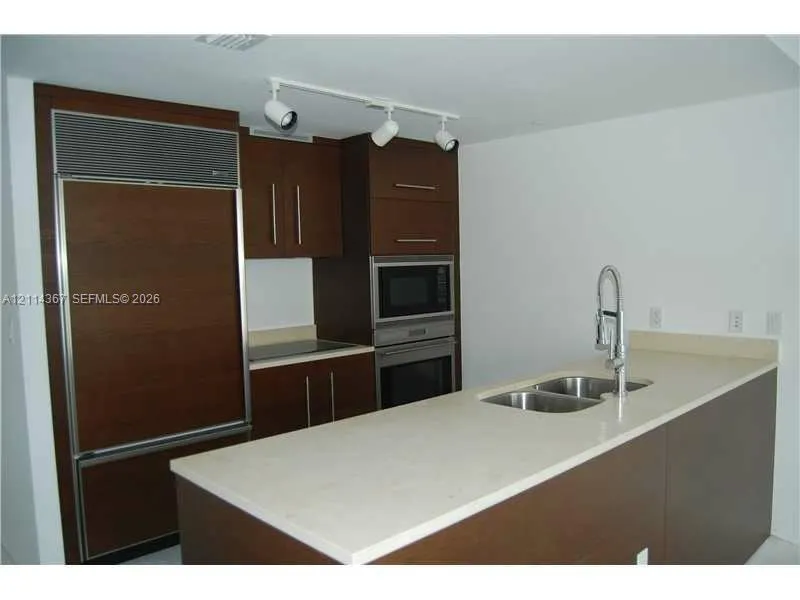 475 Brickell Avenue #612