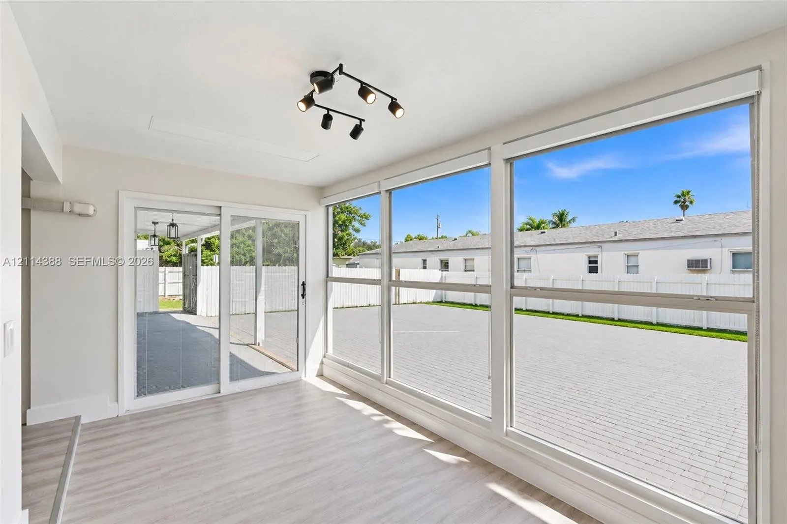 699 S Federal Highway #1