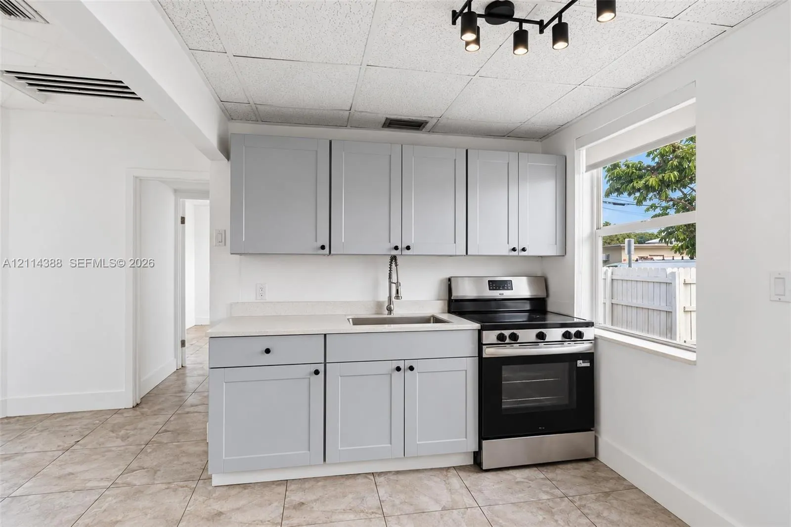 699 S Federal Highway #1