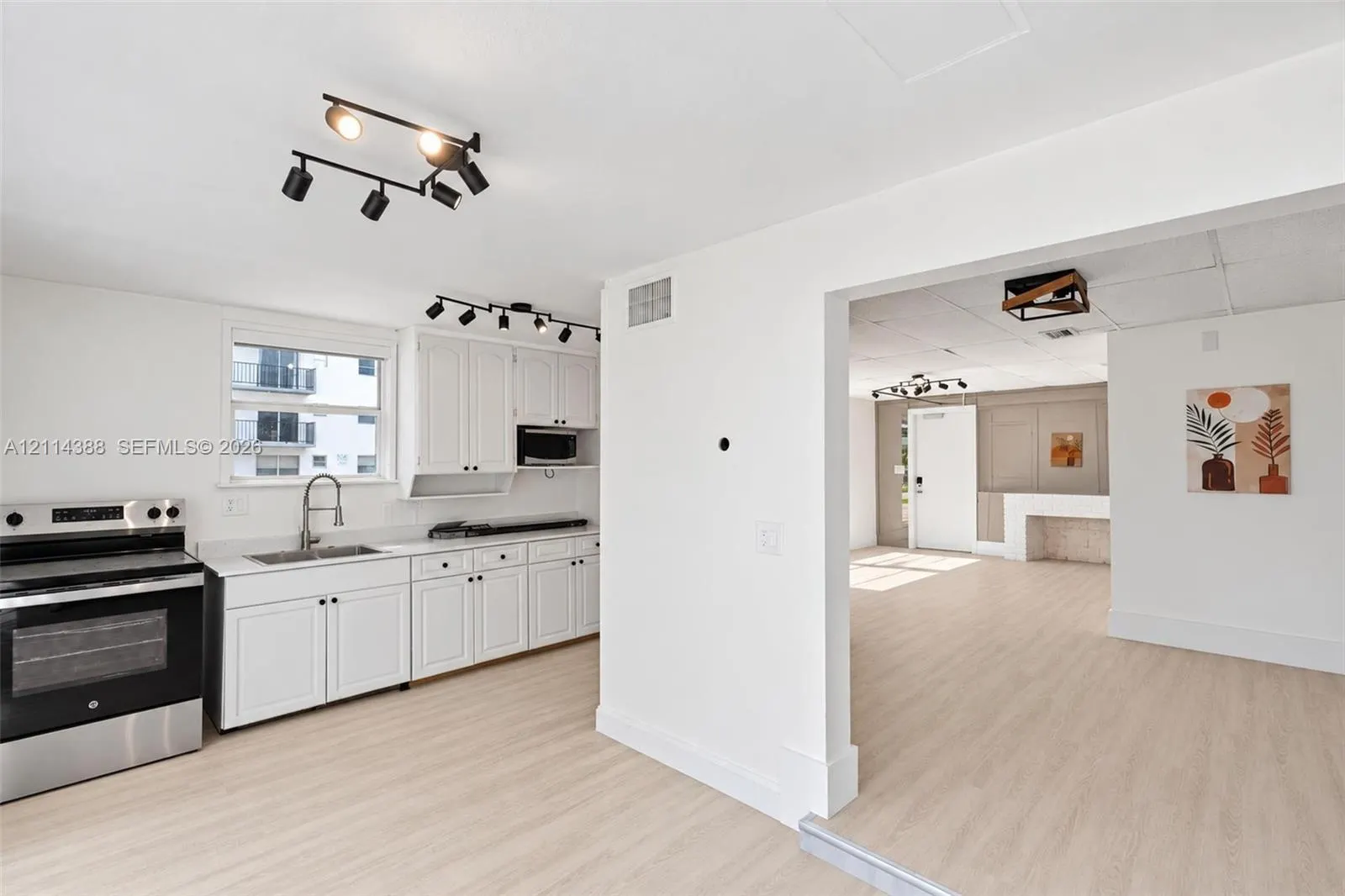 699 S Federal Highway #1