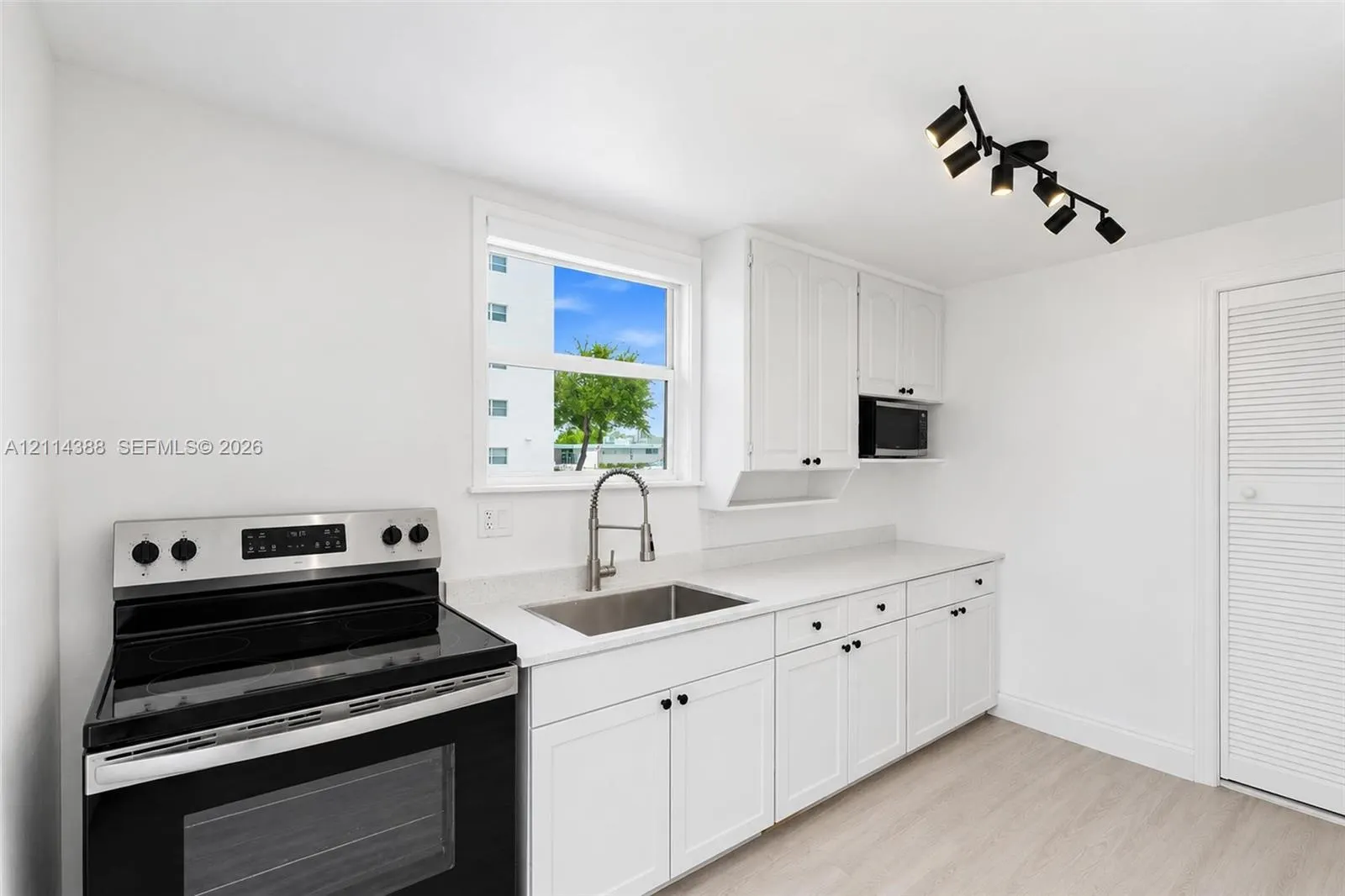 699 S Federal Highway #1