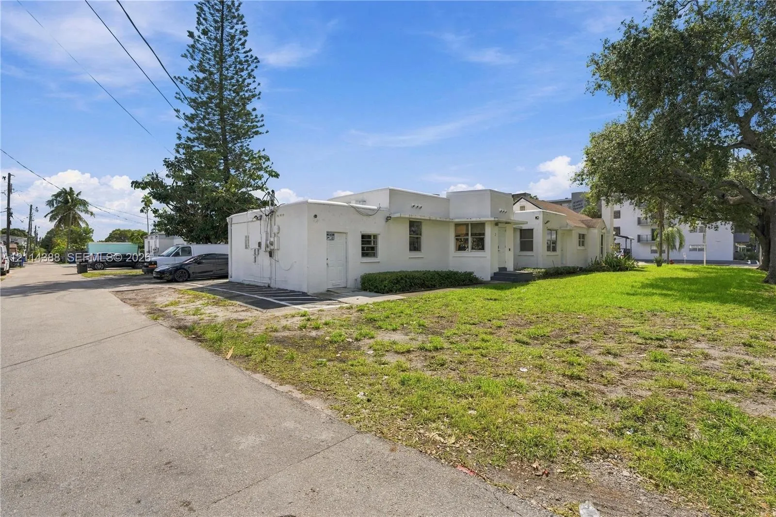 699 S Federal Highway #1