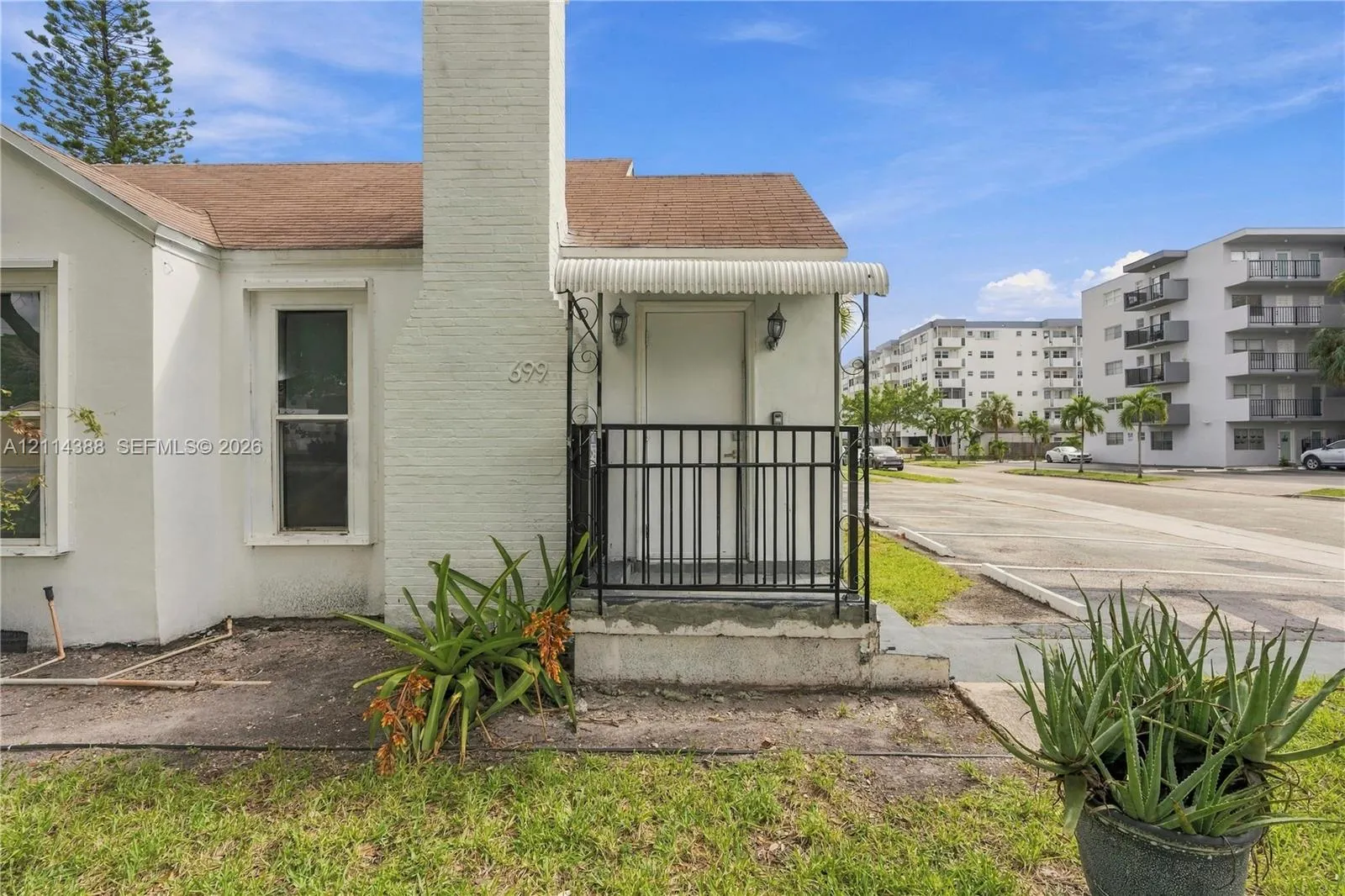 699 S Federal Highway #1