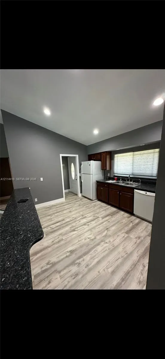 1163 W Fernlea Drive