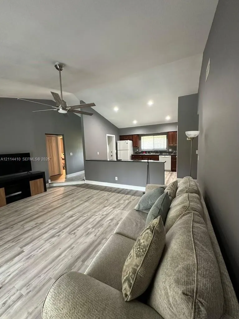 1163 W Fernlea Drive