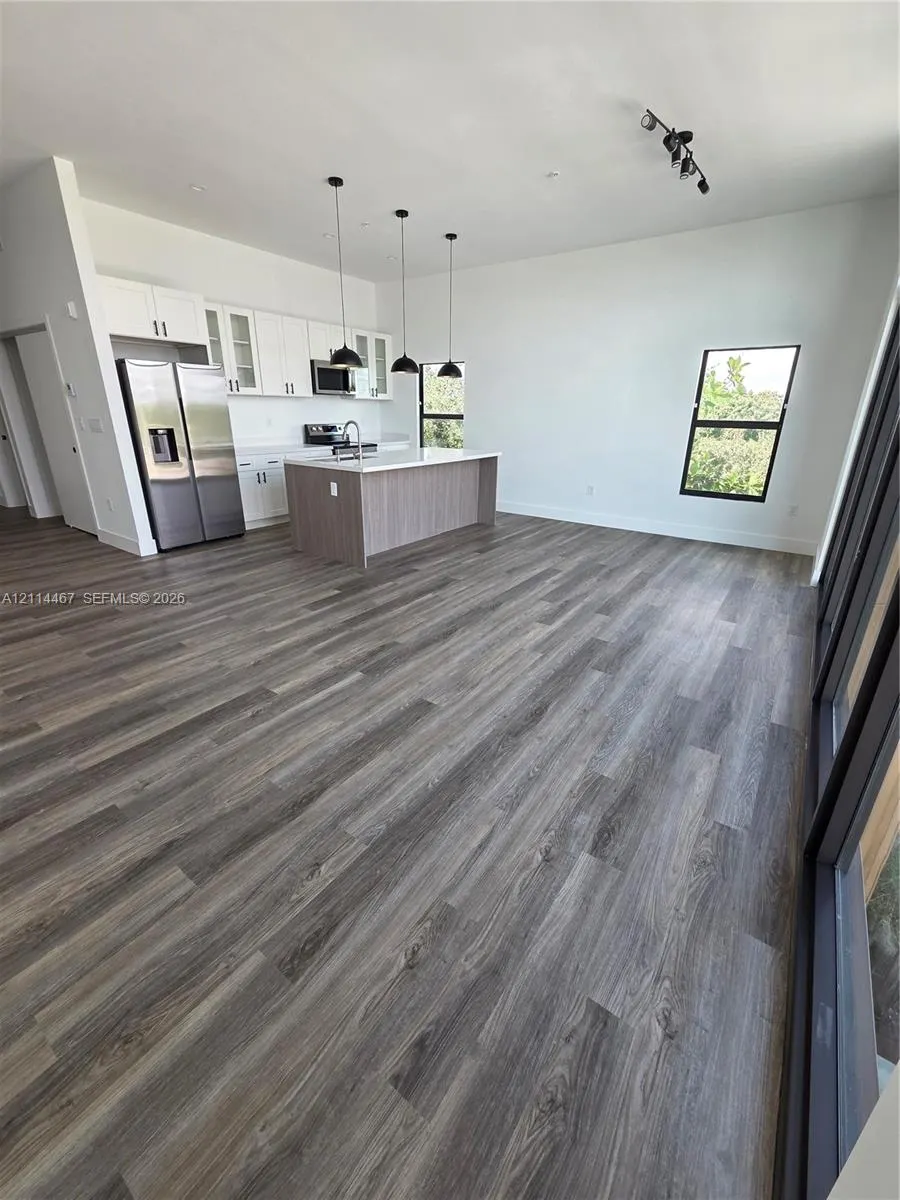 401 Pembroke Road #303