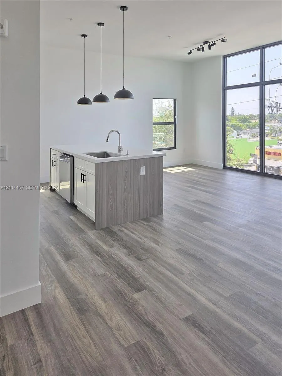 401 Pembroke Road #303