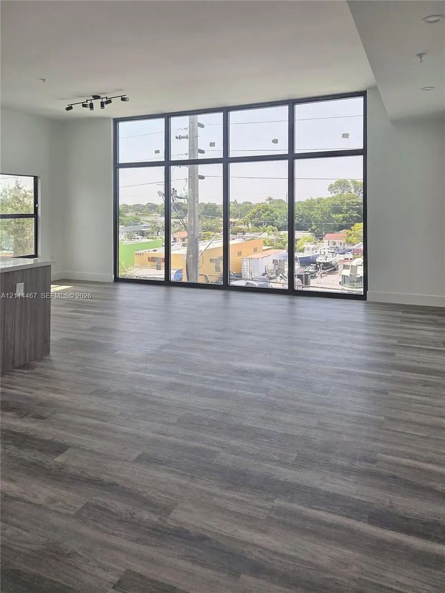 401 Pembroke Road #303