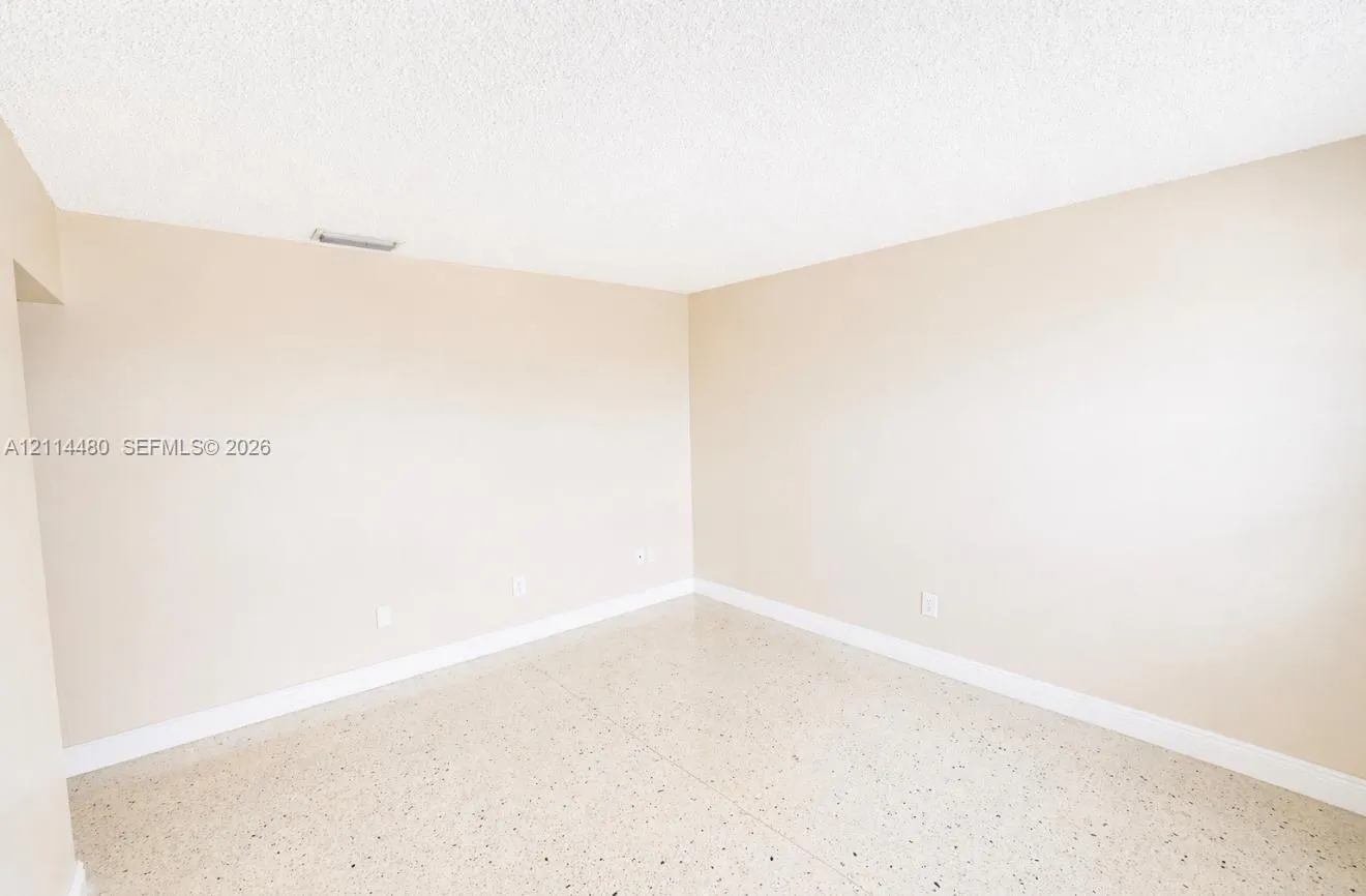 2315 W Okeechobee Road #106