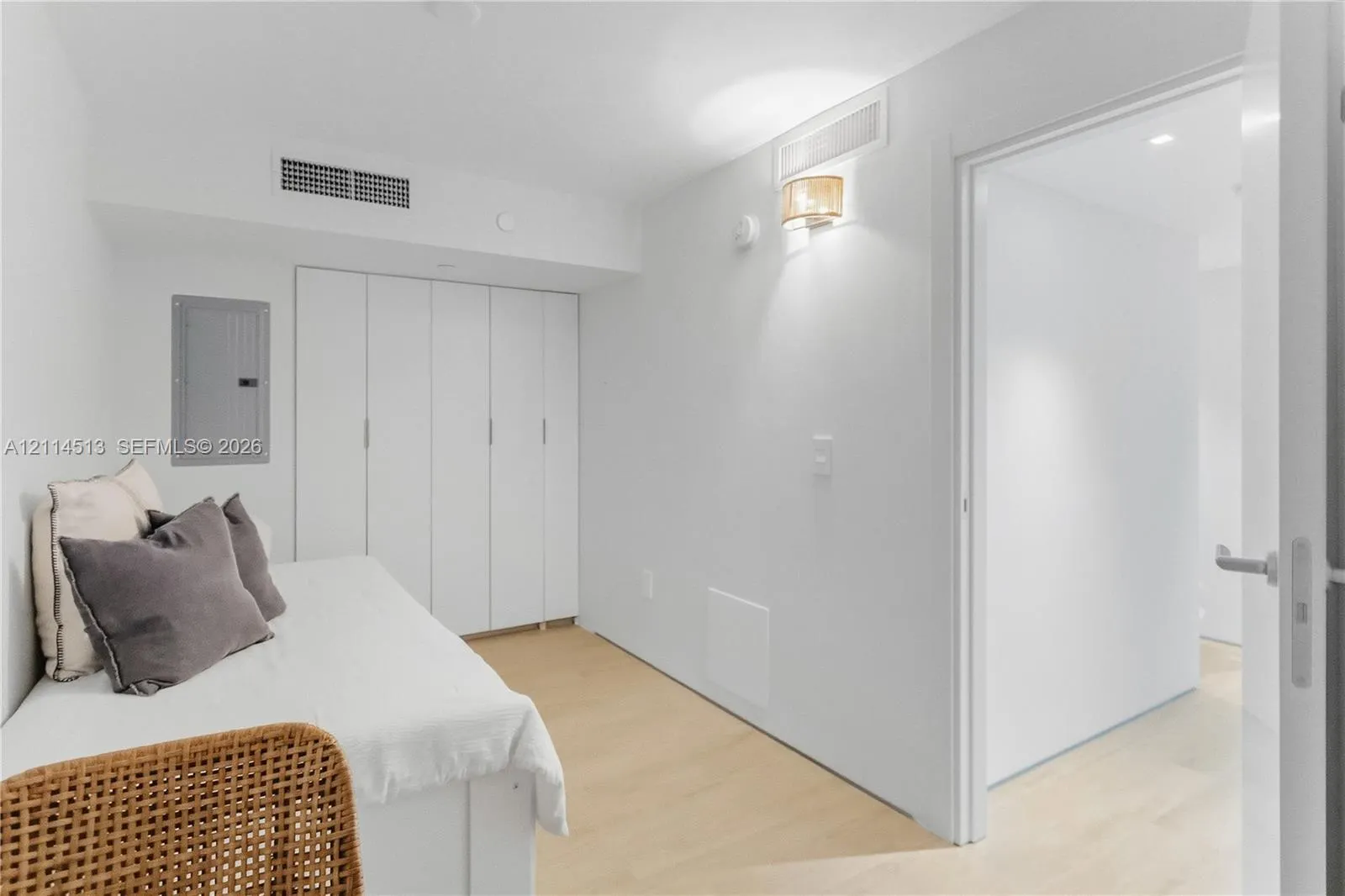 9195 Collins Avenue #903