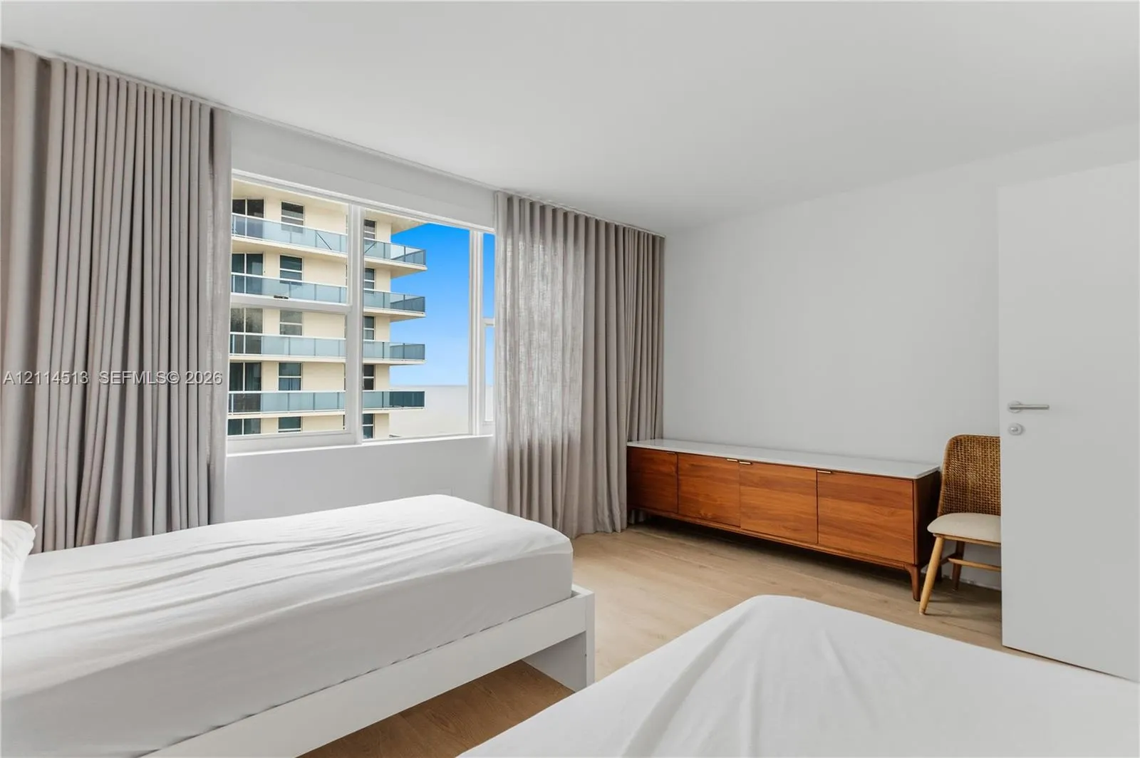 9195 Collins Avenue #903