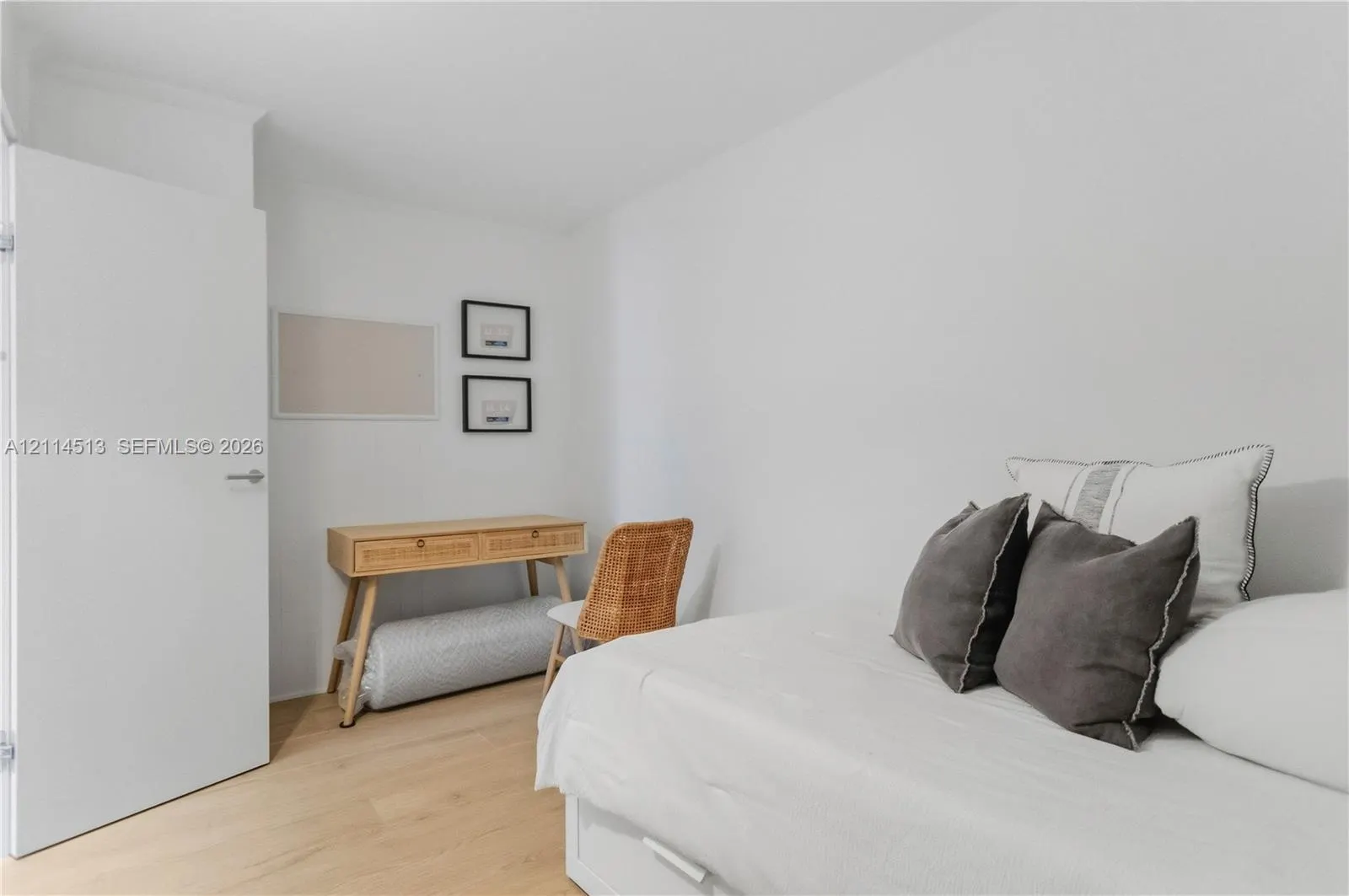 9195 Collins Avenue #903
