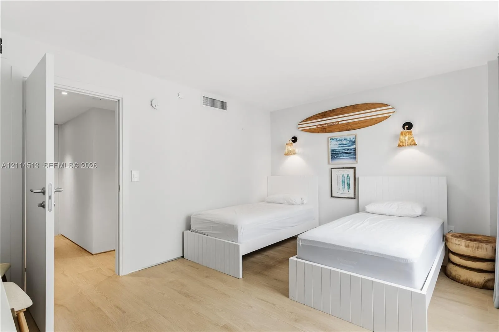 9195 Collins Avenue #903