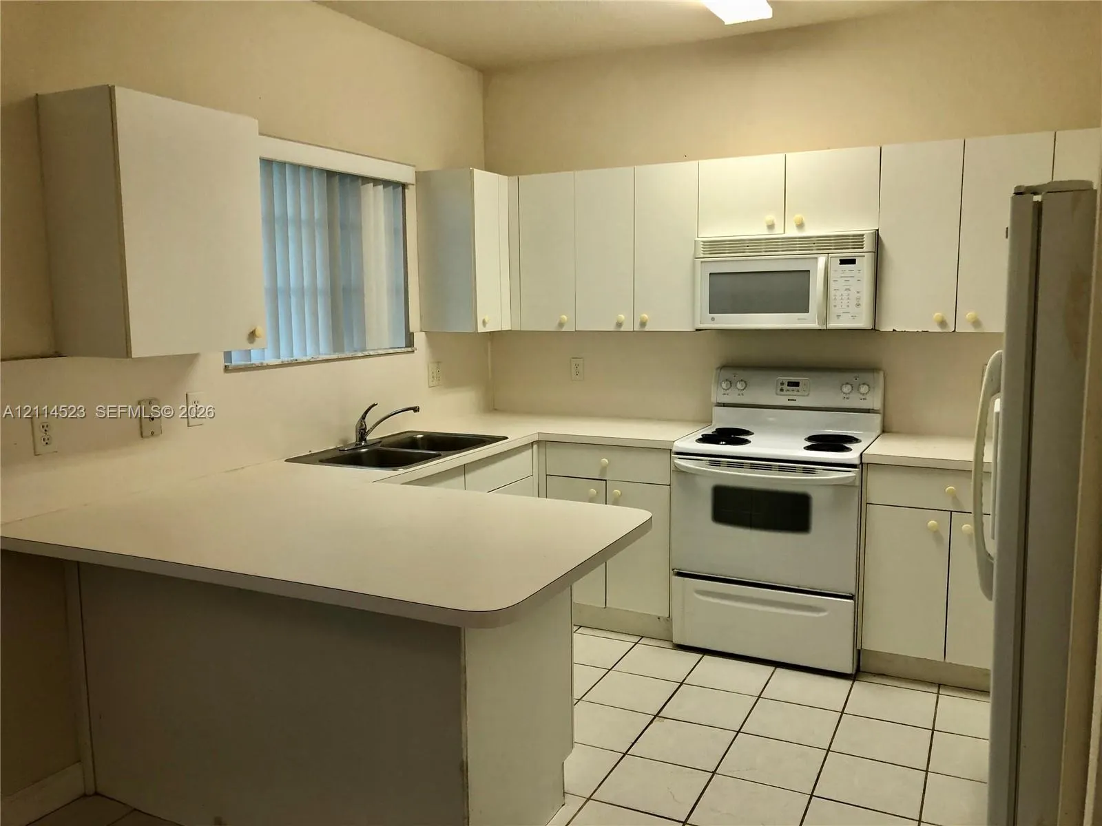 2733 NE 3rd Court #103