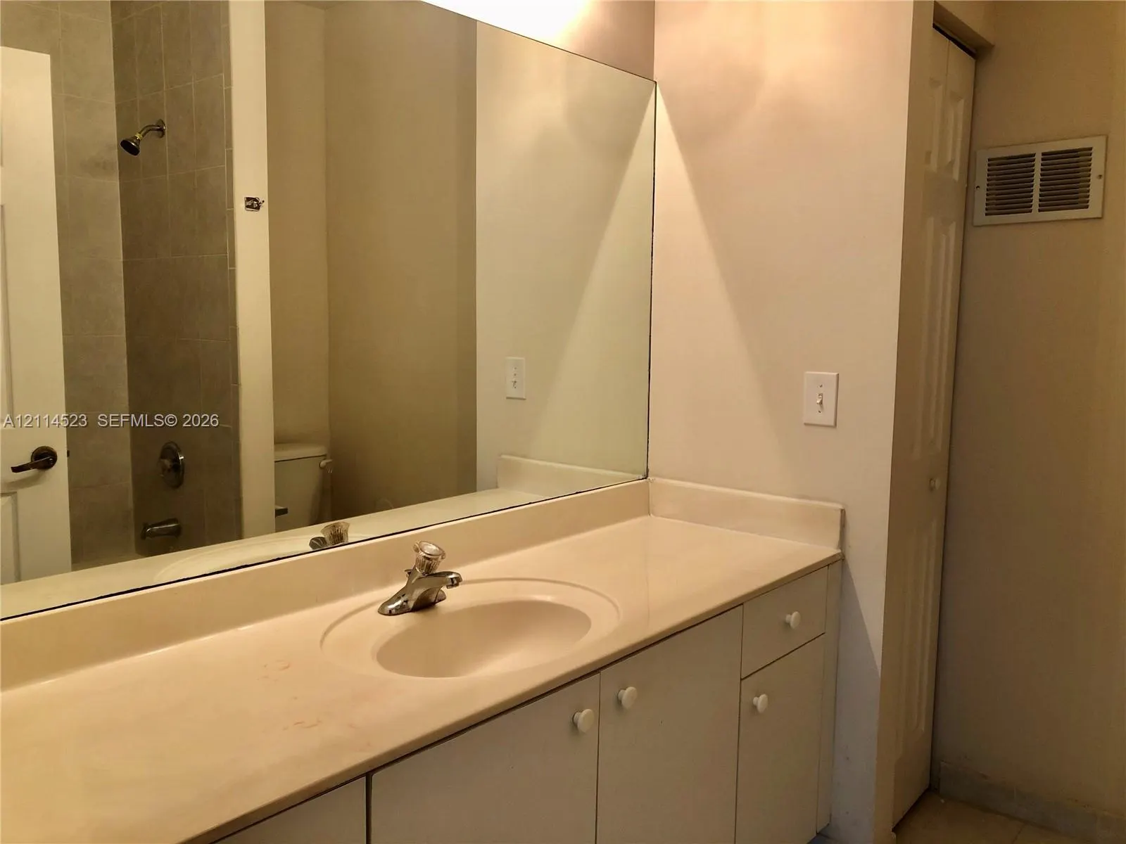 2733 NE 3rd Court #103
