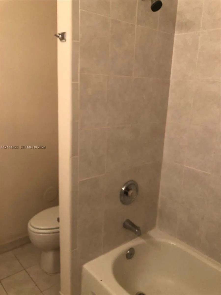 2733 NE 3rd Court #103