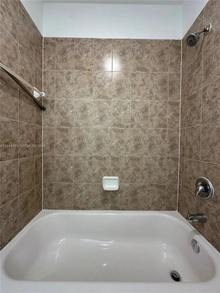 1035 NE 10th Avenue #2
