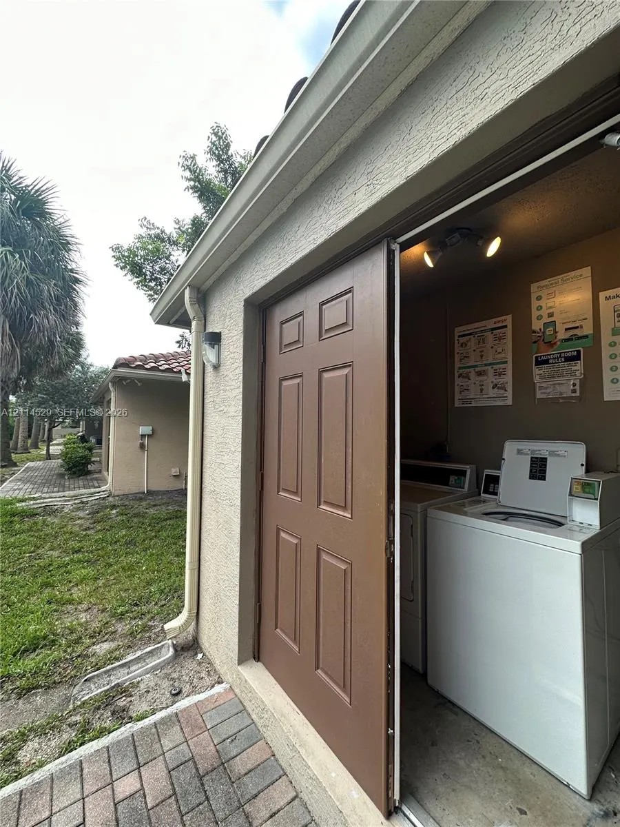 1035 NE 10th Avenue #2
