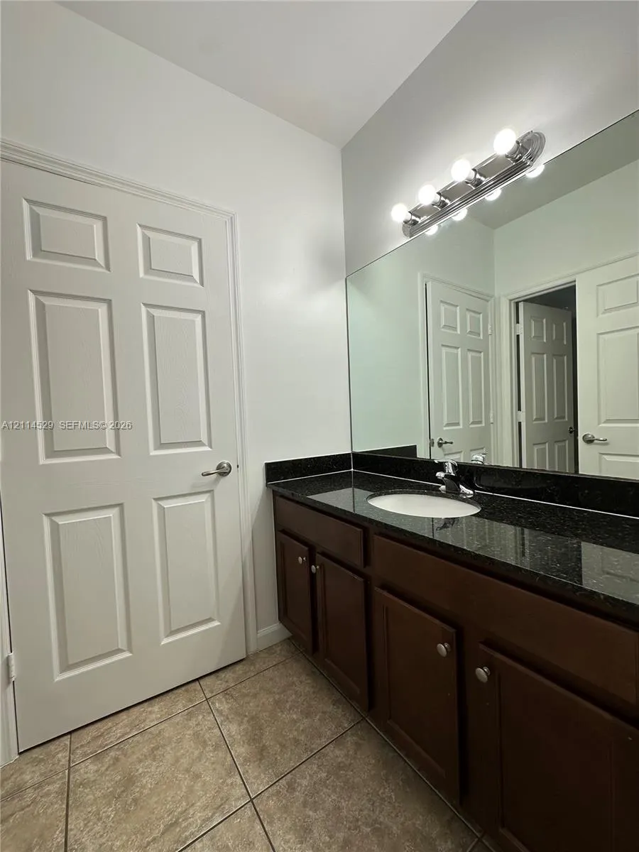 1035 NE 10th Avenue #2