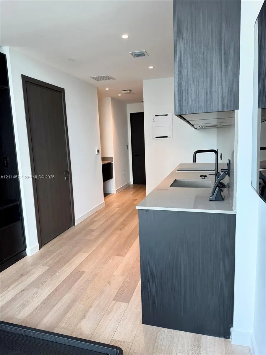 20 NE 11 #3312B
