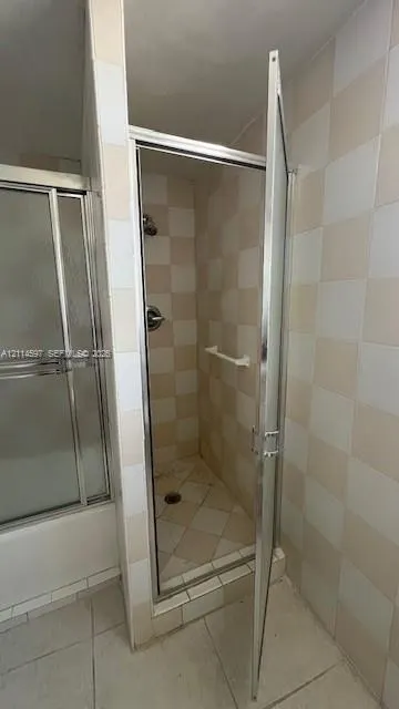 5255 Collins Avenue #5J
