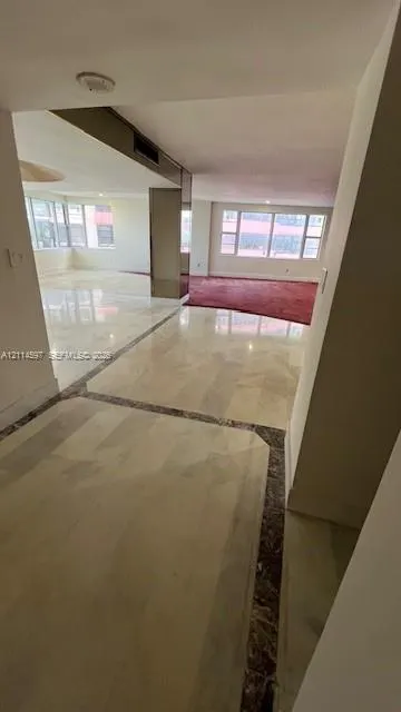 5255 Collins Avenue #5J