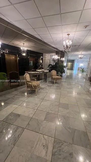5255 Collins Avenue #5J