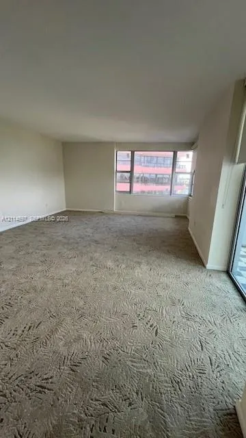 5255 Collins Avenue #5J