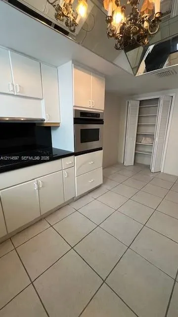 5255 Collins Avenue #5J