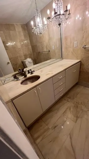 5255 Collins Avenue #5J