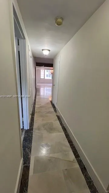5255 Collins Avenue #5J