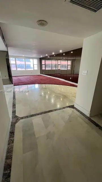 5255 Collins Avenue #5J