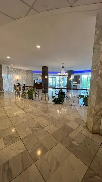 5255 Collins Avenue #5J