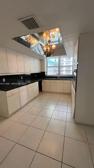 5255 Collins Avenue #5J